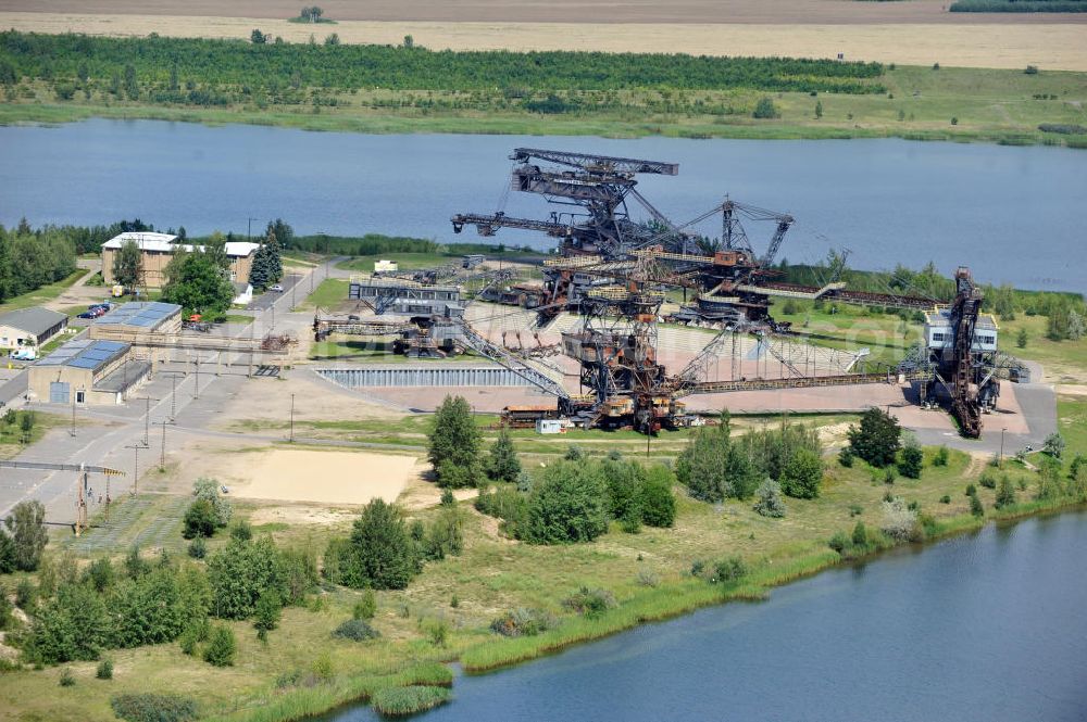 Aerial photograph Gräfenhainichen - Die Eisenstadt Ferropolis entstand aus den Überresten des Braunkohle Tagebaus Golpa-Nord. Der Tagebau wurde geflutet. Einige Braunkohlebagger erinnern an den Tagebau. Heute finden in Ferropolis Festivals, Konzerte und an dere Veranstaltungen statt.Außerdem beherbergt die Halbinsel ein Museum. Ferropolis, called City of Metal. It is situated on the area of the former opencast mining Golpa-Nord. The opencast mining got flooded. Some of the huge excavators are situatet on the area. Today festivals, concerts and other events take place there. There also is a museum.