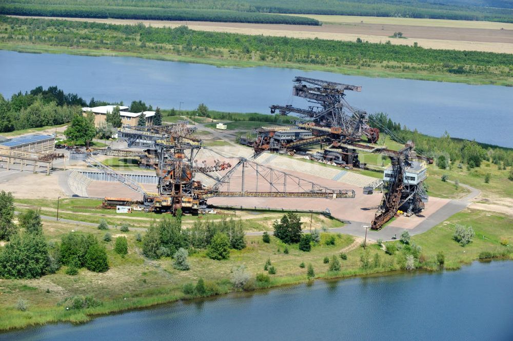 Gräfenhainichen from the bird's eye view: Die Eisenstadt Ferropolis entstand aus den Überresten des Braunkohle Tagebaus Golpa-Nord. Der Tagebau wurde geflutet. Einige Braunkohlebagger erinnern an den Tagebau. Heute finden in Ferropolis Festivals, Konzerte und an dere Veranstaltungen statt.Außerdem beherbergt die Halbinsel ein Museum. Ferropolis, called City of Metal. It is situated on the area of the former opencast mining Golpa-Nord. The opencast mining got flooded. Some of the huge excavators are situatet on the area. Today festivals, concerts and other events take place there. There also is a museum.