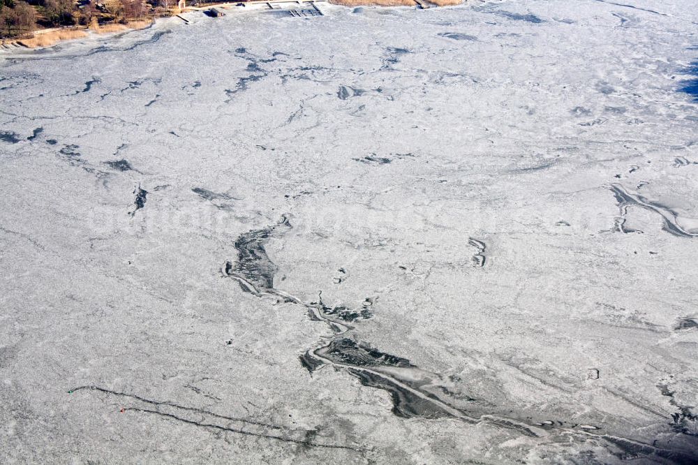 Aerial image Rheinsberg - Eisscholle auf dem Rheinsberger See bei Rheinsberg in Brandenburg. Ice floes on the lake Rheinsberger See at the town Rheinsberg in Brandenburg.