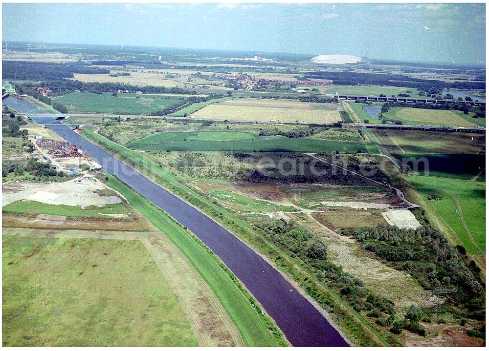 Aerial image Magdeburg - 30.7.2004, Elbe-Abstiegskanal vom Wasserstrassenkreuz Magdeburg zum Binnenhafen Magdeburg