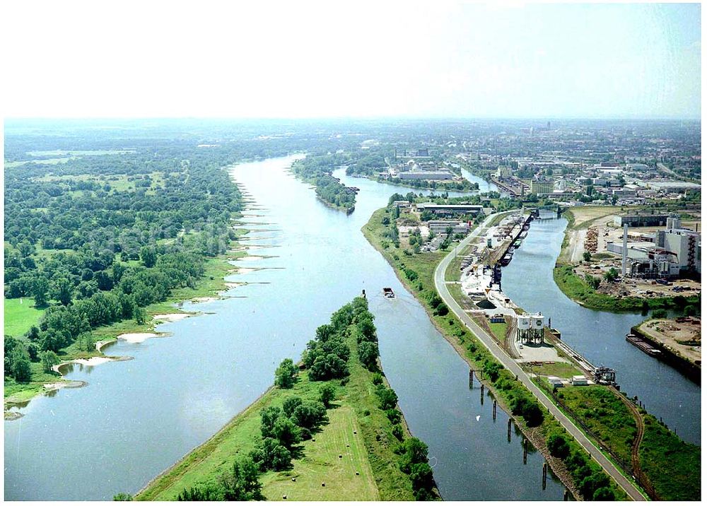 Aerial image Hohenwarthe - 30.7.2004, Elbe-Abstiegskanal vom Wasserstrassenkreuz Magdeburg zum Binnenhafen Magdeburg