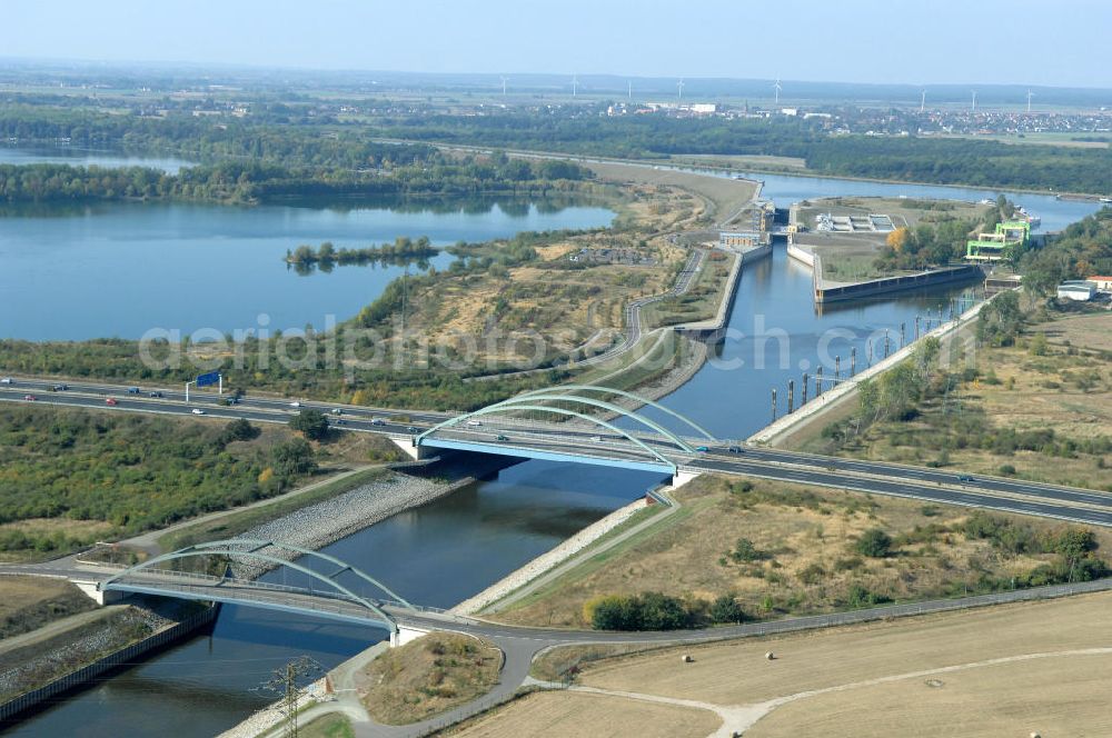 Aerial image MAGDEBURG - Blick auf die Industriegebiete am Ufer des Elbe-Abstiegskanal, der den Magdeburger Binnen- Hafen mit der Schleuse Rothensee und dem Mittellandkanal verbindet: Dieser wird auf breiter Front derzeit ausgebaut. Die Bauvorhaben unterstützen die Bestrebungen der Magdeburger Hafengesellschaft, den größten Binnenhafen Mitteldeutschlands zu einer Drehscheibe des internationalen Schiffstransports zu machen. Kontakt WSV: Wasserstraßen-Neubauamt Magdeburg, 39106 Magdeburg, Tel. +49(0)391 535-0, email: wna-magdeburg@wsv.bund.de