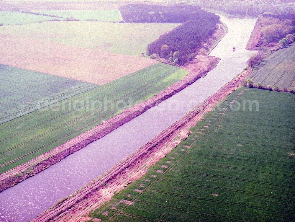 Bergzow from the bird's eye view: Elbe - Havel - Kanal bei Bergzow