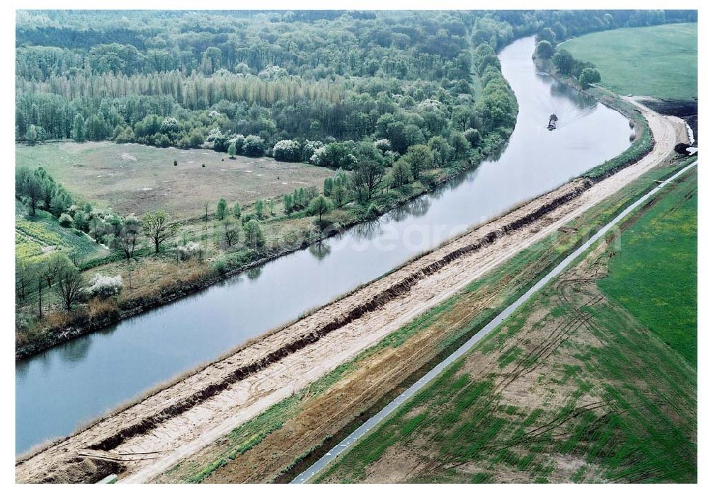 Parchau from the bird's eye view: Elbe - Havel - Kanal bei Parchau.