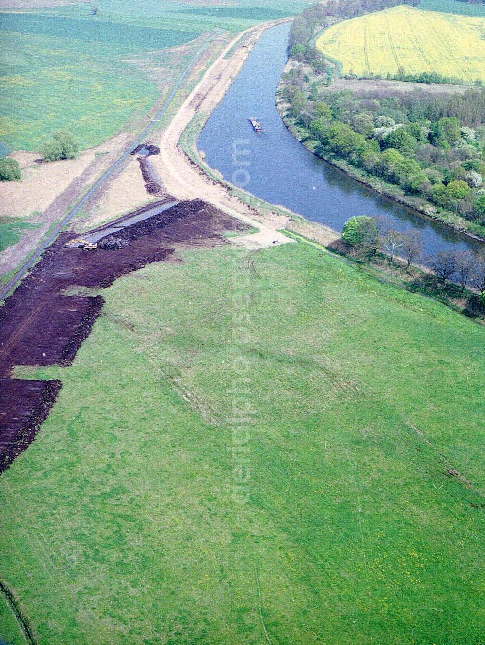 Aerial photograph Parchau - Elbe - Havel - Kanal bei Parchau.