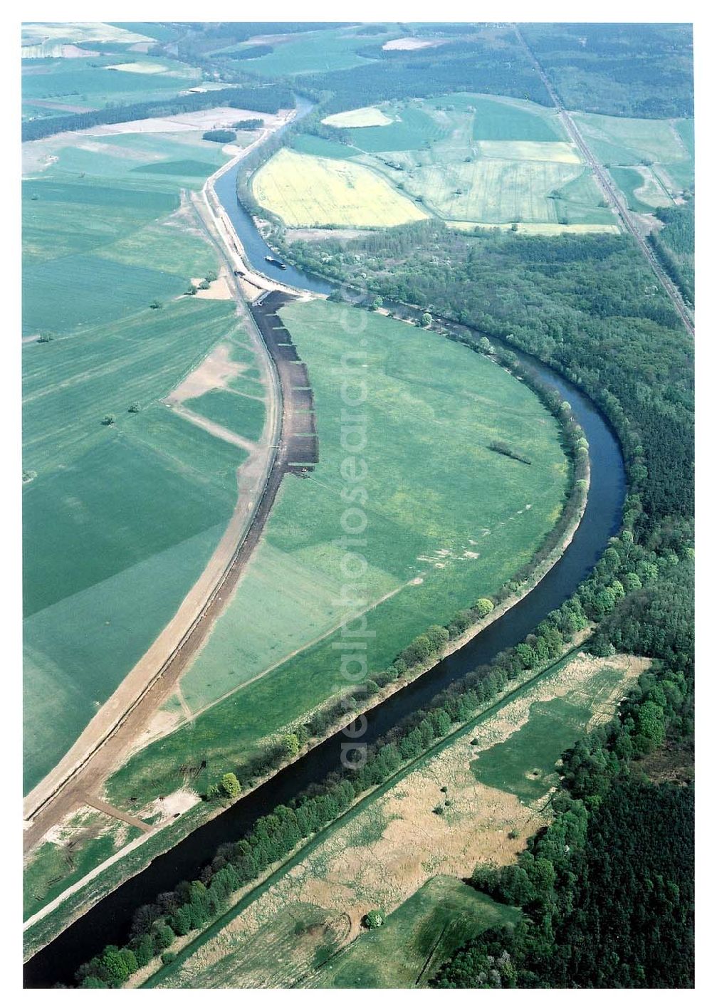 Parchau from the bird's eye view: Elbe - Havel - Kanal bei Parchau.