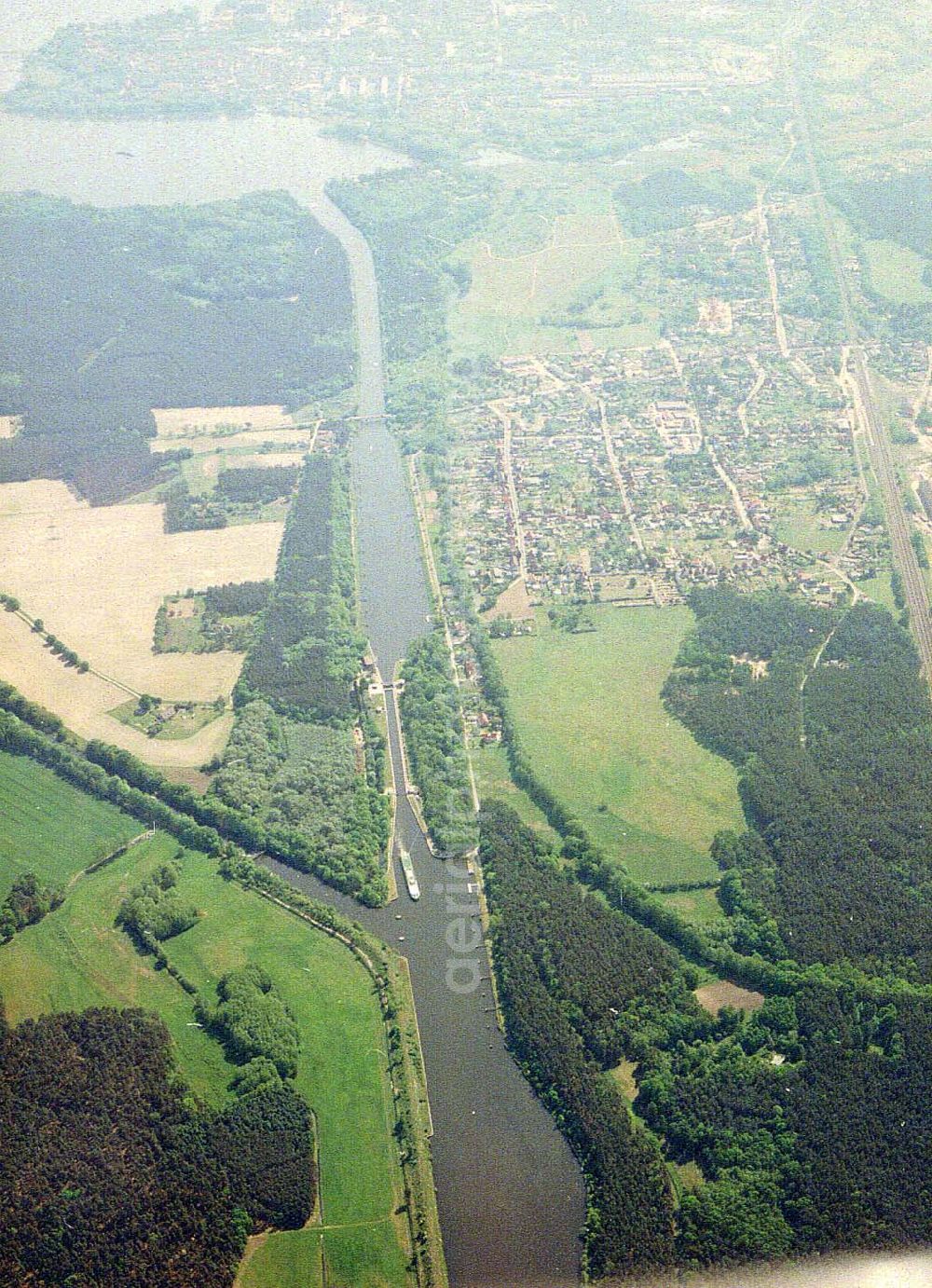 Aerial photograph Niegripp - Elbe - Havel - Kanal im Bereich der Schleuse Niegripp.