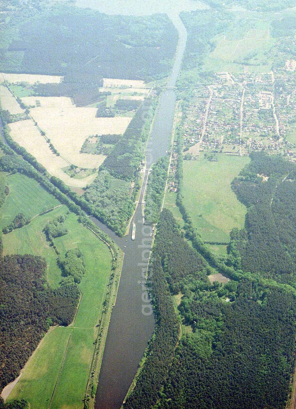 Niegripp from above - Elbe - Havel - Kanal im Bereich der Schleuse Niegripp.