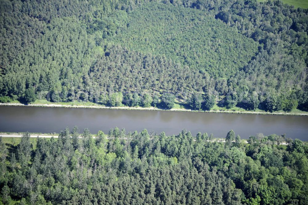 Genthin from above - Blick über den Elbe-Havel-Kanal von Süd nach Nord. Flussverlauf von Seedorf über Genthin bis Kader Schleuse. View over the Elbe-Havel-Canal from south to north.