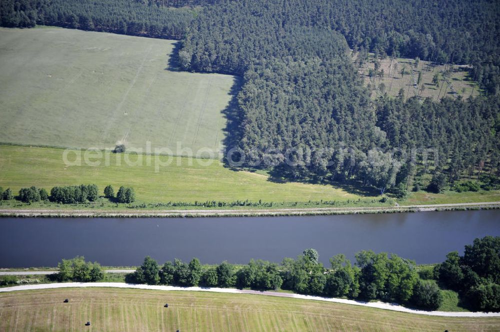 Genthin from above - Blick über den Elbe-Havel-Kanal von Süd nach Nord. Flussverlauf von Seedorf über Genthin bis Kader Schleuse. View over the Elbe-Havel-Canal from south to north.