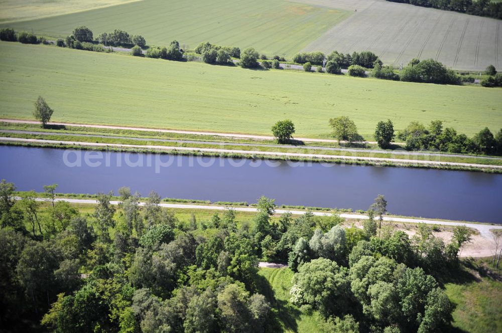 Genthin from the bird's eye view: Blick über den Elbe-Havel-Kanal von Nord nach Süd. Flussverlauf von Kader Schleuse über Genthin bis Seedorf. View over the Elbe-Havel-Canal from north to south.