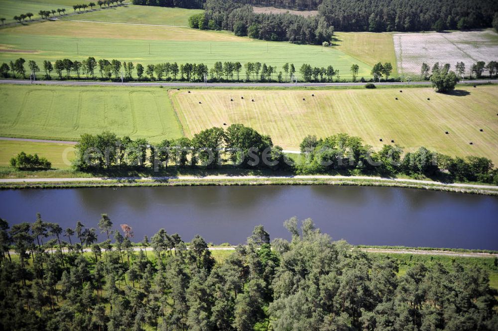 Genthin from above - Blick über den Elbe-Havel-Kanal von Nord nach Süd. Flussverlauf von Kader Schleuse über Genthin bis Seedorf. View over the Elbe-Havel-Canal from north to south.