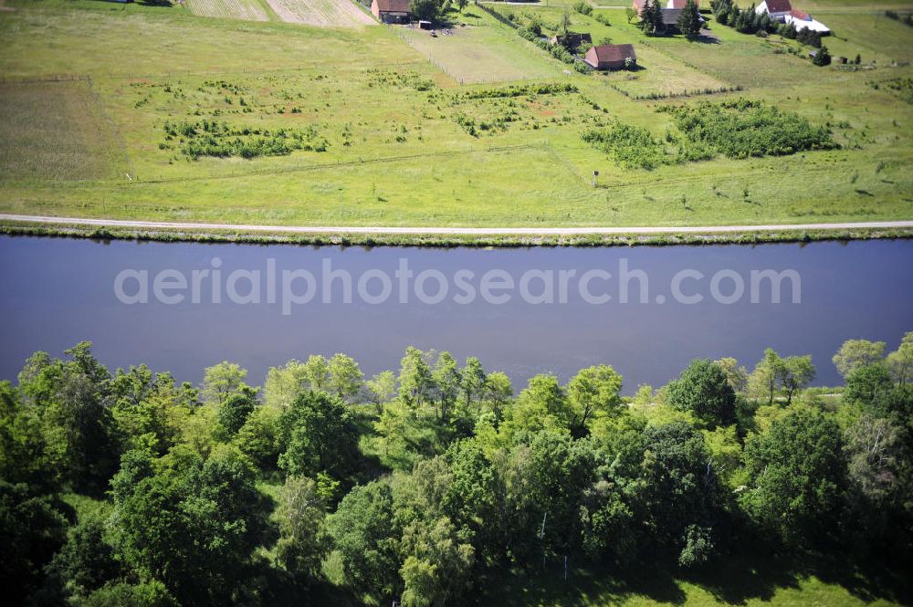 Genthin from the bird's eye view: Blick über den Elbe-Havel-Kanal von Nord nach Süd. Flussverlauf von Kader Schleuse über Genthin bis Seedorf. View over the Elbe-Havel-Canal from north to south.