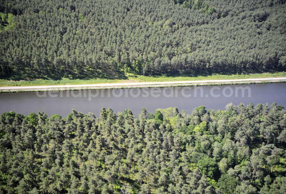 Genthin from above - Blick über den Elbe-Havel-Kanal von Nord nach Süd. Flussverlauf von Kader Schleuse über Genthin bis Seedorf. View over the Elbe-Havel-Canal from north to south.