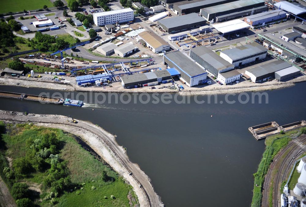 Genthin from above - Blick über den Elbe-Havel-Kanal von Nord nach Süd. Flussverlauf von Kader Schleuse über Genthin bis Seedorf. View over the Elbe-Havel-Canal from north to south.