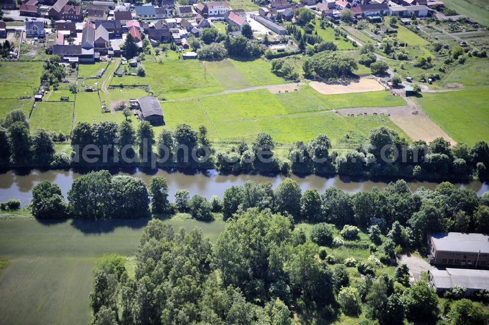 Zerben from the bird's eye view: Blick über den Elbe-Havel-Kanal von Nord nach Süd. Flussverlauf von Elbe-Parey über Zerben bis Ihleburg. View over the Elbe-Havel-Canal from north to south.