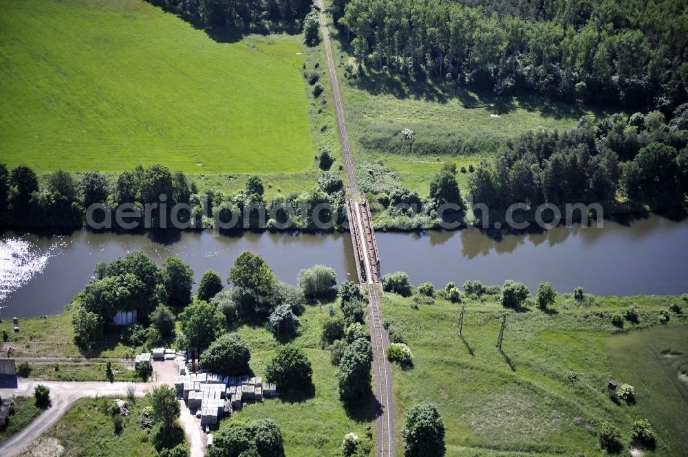 Zerben from the bird's eye view: Blick über den Elbe-Havel-Kanal von Nord nach Süd. Flussverlauf von Elbe-Parey über Zerben bis Ihleburg. View over the Elbe-Havel-Canal from north to south.