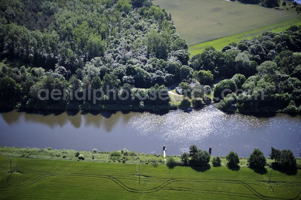 Aerial photograph Zerben - Blick über den Elbe-Havel-Kanal von Nord nach Süd. Flussverlauf von Elbe-Parey über Zerben bis Ihleburg. View over the Elbe-Havel-Canal from north to south.