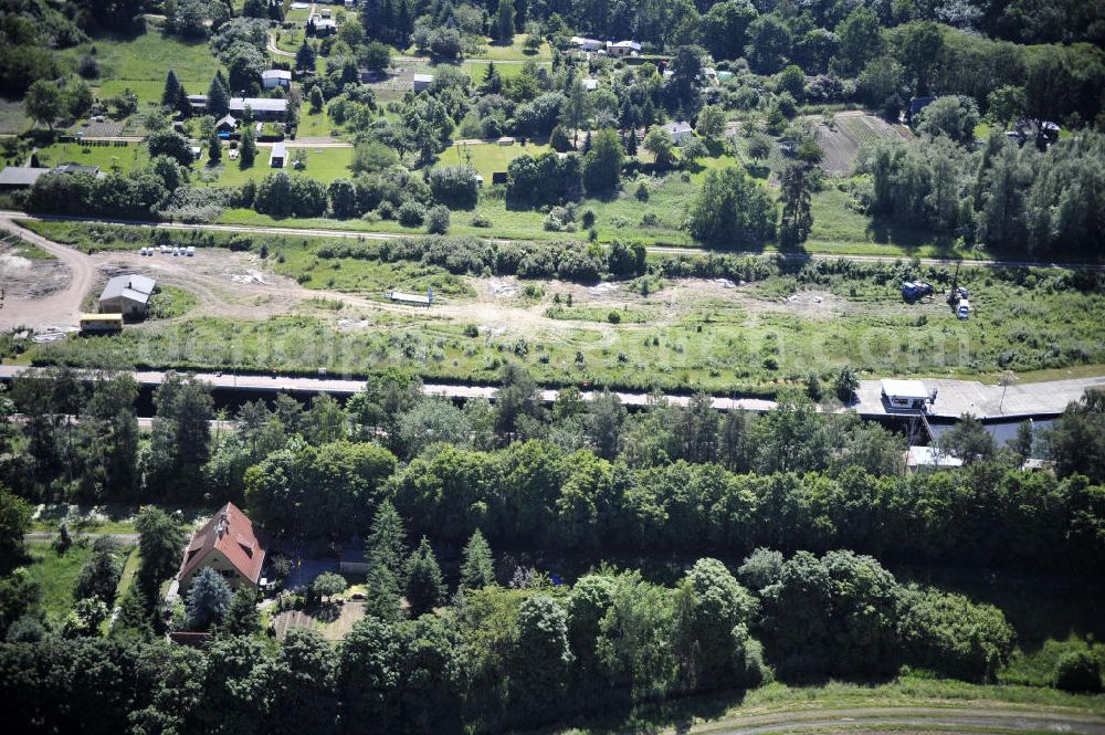 Aerial image Zerben - Blick über den Elbe-Havel-Kanal von Nord nach Süd. Flussverlauf von Elbe-Parey über Zerben bis Ihleburg. View over the Elbe-Havel-Canal from north to south.