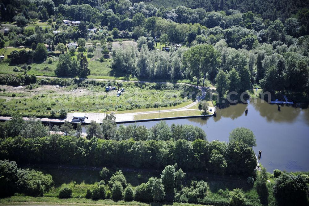 Aerial photograph Zerben - Blick über den Elbe-Havel-Kanal von Nord nach Süd. Flussverlauf von Elbe-Parey über Zerben bis Ihleburg. View over the Elbe-Havel-Canal from north to south.