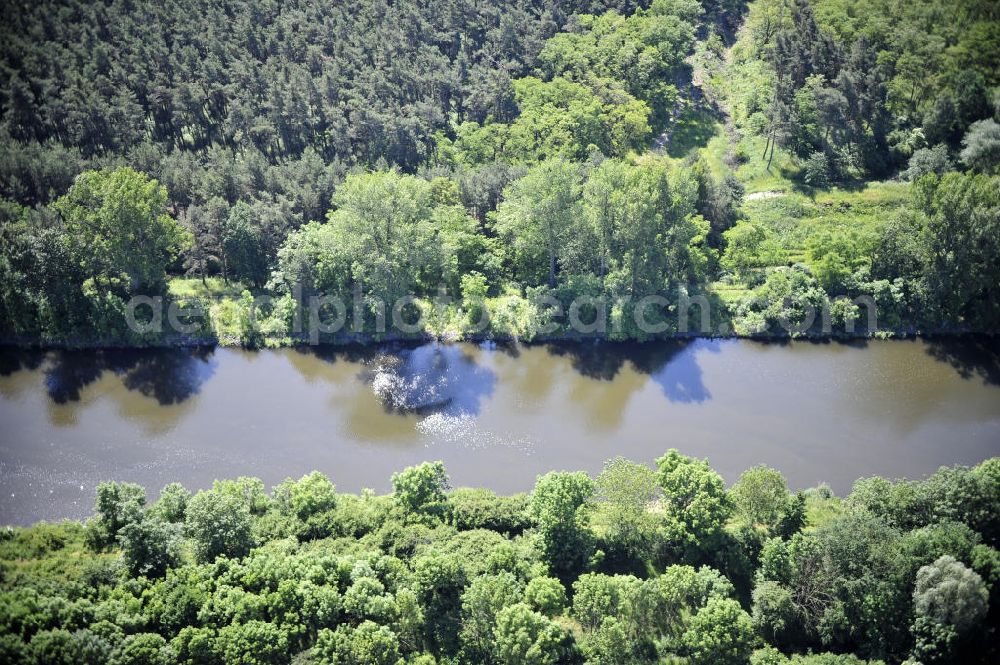 Aerial photograph Zerben - Blick über den Elbe-Havel-Kanal von Nord nach Süd. Flussverlauf von Elbe-Parey über Zerben bis Ihleburg. View over the Elbe-Havel-Canal from north to south.