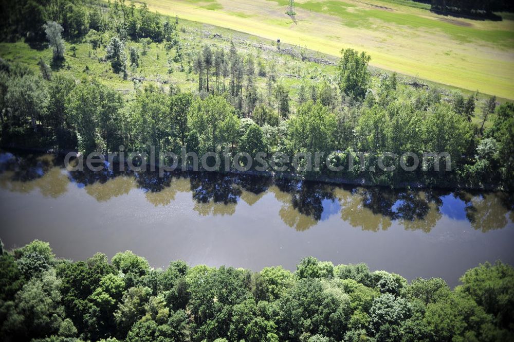 Zerben from the bird's eye view: Blick über den Elbe-Havel-Kanal von Nord nach Süd. Flussverlauf von Elbe-Parey über Zerben bis Ihleburg. View over the Elbe-Havel-Canal from north to south.