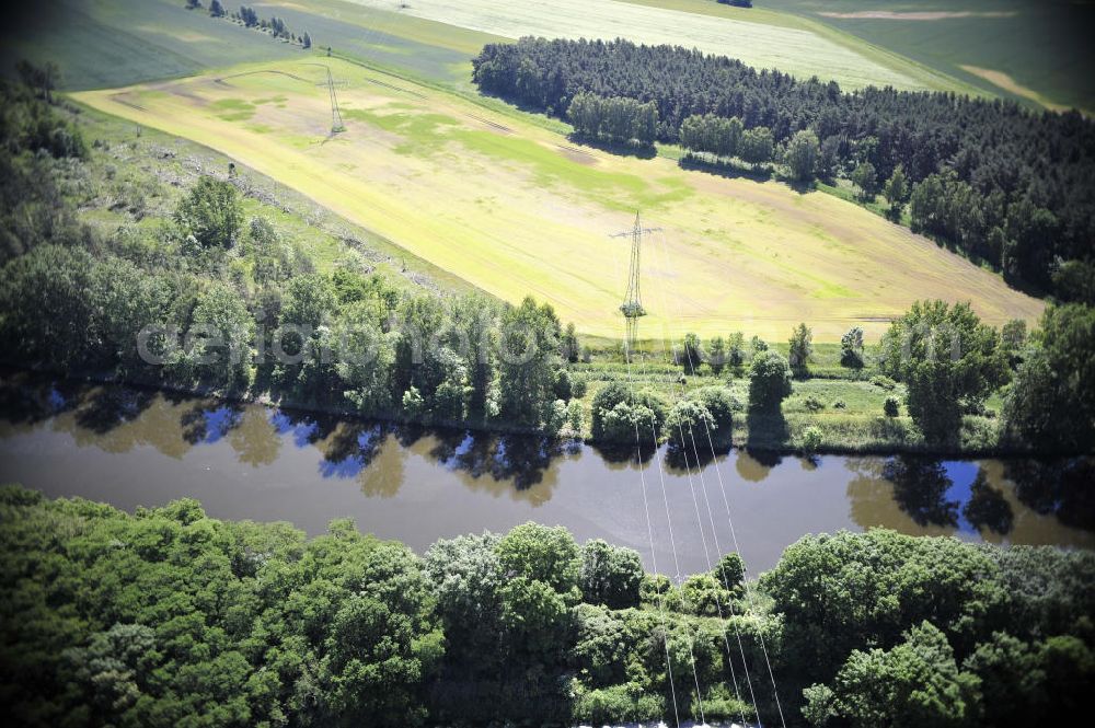 Aerial photograph Zerben - Blick über den Elbe-Havel-Kanal von Nord nach Süd. Flussverlauf von Elbe-Parey über Zerben bis Ihleburg. View over the Elbe-Havel-Canal from north to south.