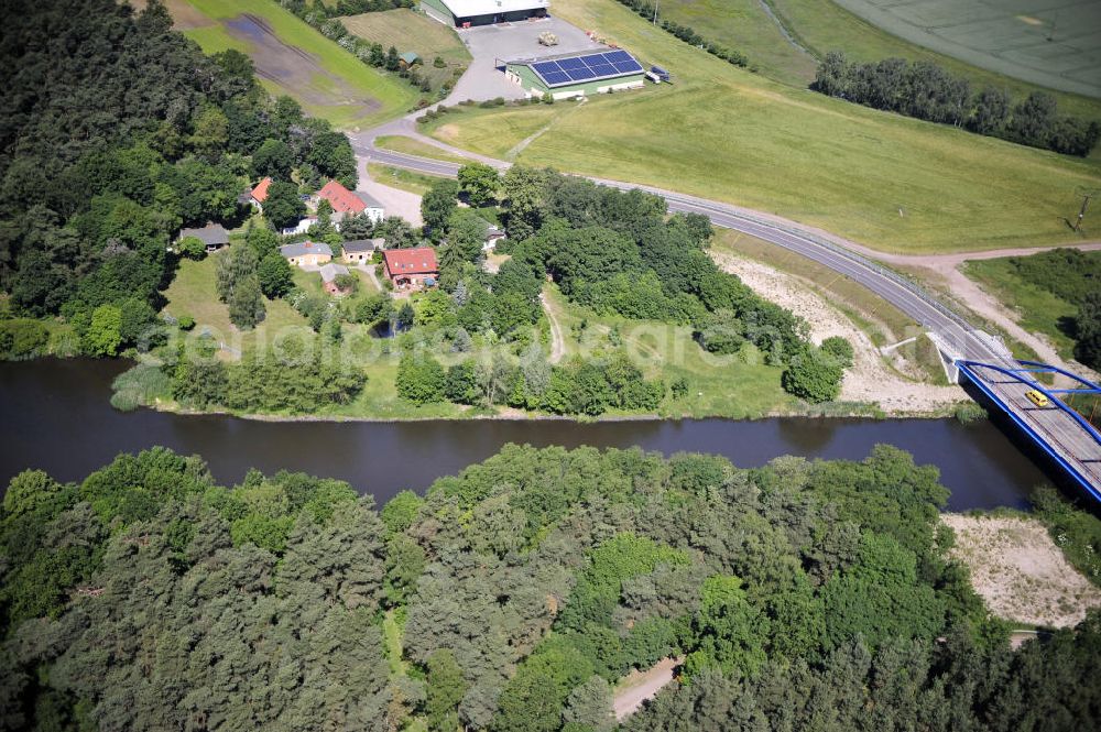 Zerben from above - Blick über den Elbe-Havel-Kanal von Süd nach Nord. Flussverlauf von Ihleburg über Zerben bis Elbe-Parey. View over the Elbe-Havel-Canal from south to north.