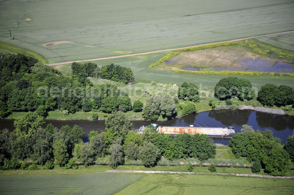 Aerial photograph Zerben - Blick über den Elbe-Havel-Kanal von Süd nach Nord. Flussverlauf von Ihleburg über Zerben bis Elbe-Parey. View over the Elbe-Havel-Canal from south to north.