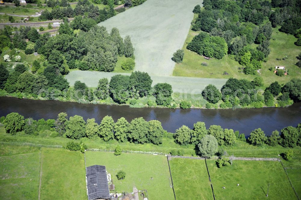 Zerben from the bird's eye view: Blick über den Elbe-Havel-Kanal von Süd nach Nord. Flussverlauf von Ihleburg über Zerben bis Elbe-Parey. View over the Elbe-Havel-Canal from south to north.