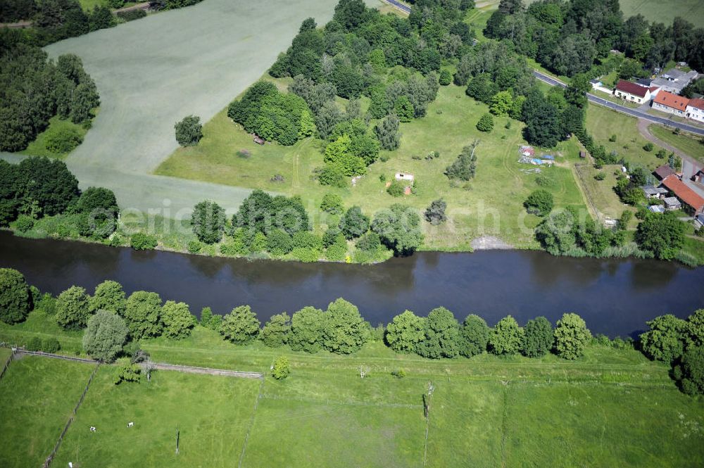 Aerial image Zerben - Blick über den Elbe-Havel-Kanal von Süd nach Nord. Flussverlauf von Ihleburg über Zerben bis Elbe-Parey. View over the Elbe-Havel-Canal from south to north.