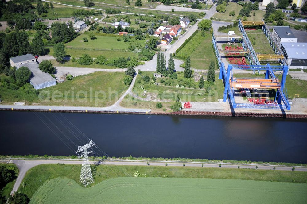 Zerben from the bird's eye view: Blick über den Elbe-Havel-Kanal von Süd nach Nord. Flussverlauf von Ihleburg über Zerben bis Elbe-Parey. View over the Elbe-Havel-Canal from south to north.