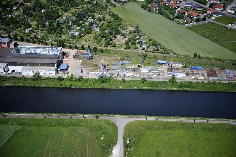 Aerial image Zerben - Blick über den Elbe-Havel-Kanal von Süd nach Nord. Flussverlauf von Ihleburg über Zerben bis Elbe-Parey. View over the Elbe-Havel-Canal from south to north.