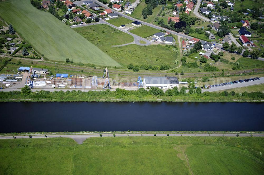 Aerial photograph Zerben - Blick über den Elbe-Havel-Kanal von Süd nach Nord. Flussverlauf von Ihleburg über Zerben bis Elbe-Parey. View over the Elbe-Havel-Canal from south to north.