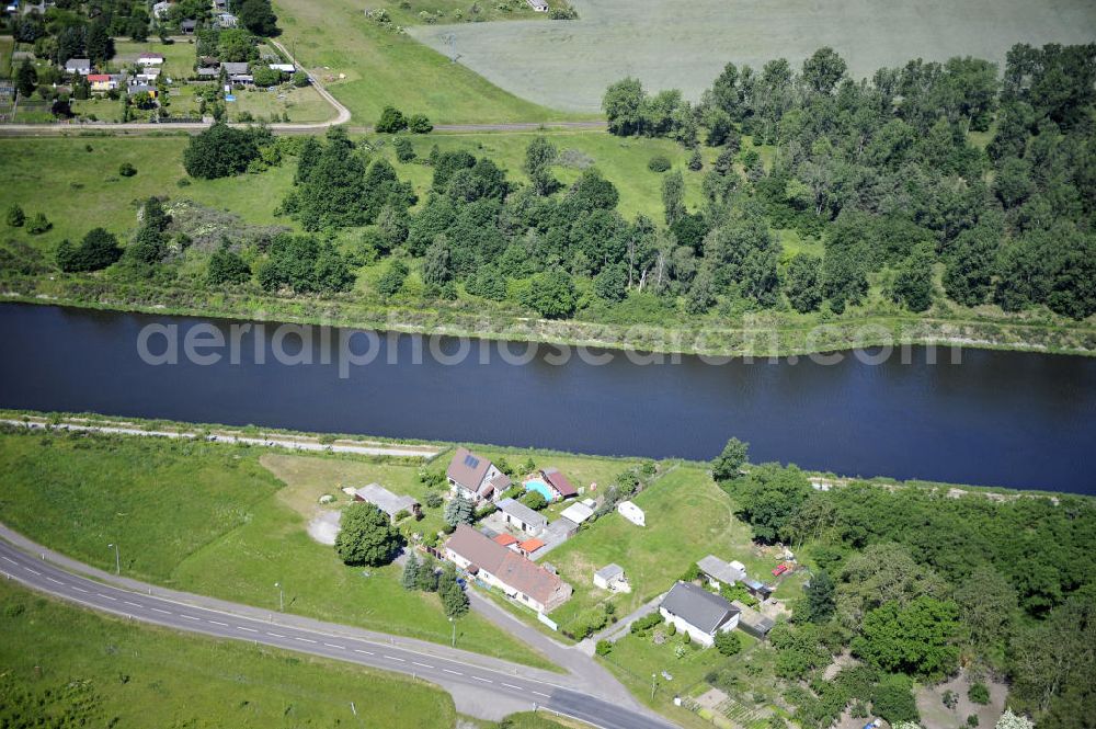 Aerial photograph Zerben - Blick über den Elbe-Havel-Kanal von Süd nach Nord. Flussverlauf von Ihleburg über Zerben bis Elbe-Parey. View over the Elbe-Havel-Canal from south to north.