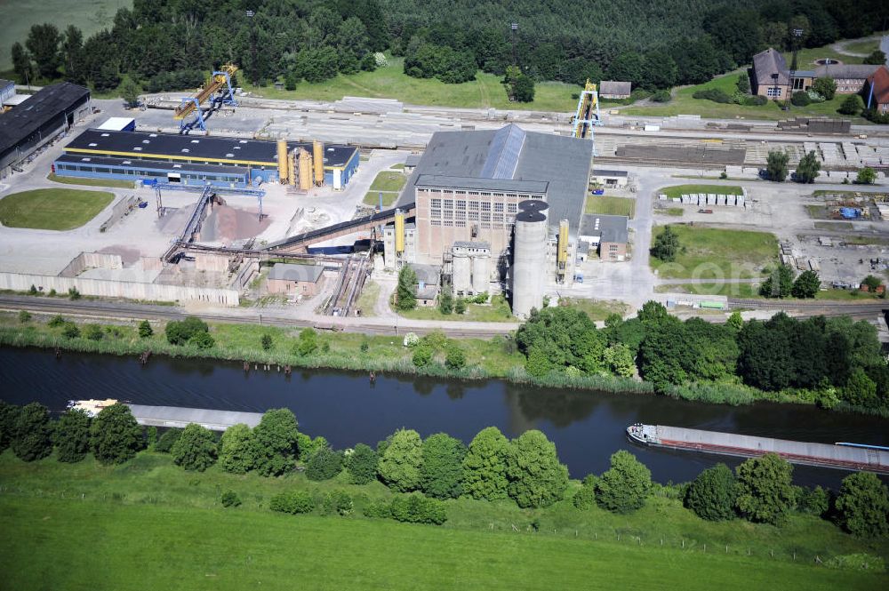 Aerial photograph Zerben - Blick über den Elbe-Havel-Kanal von Süd nach Nord. Flussverlauf von Ihleburg über Zerben bis Elbe-Parey. View over the Elbe-Havel-Canal from south to north.