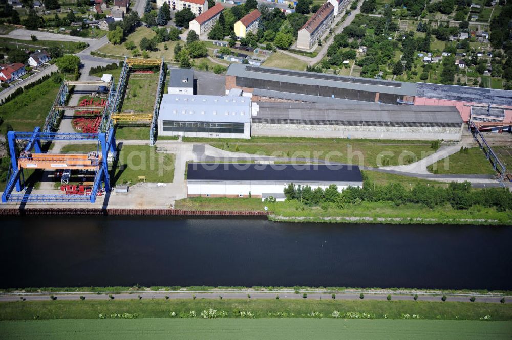 Zerben from above - Blick über den Elbe-Havel-Kanal von Süd nach Nord. Flussverlauf von Ihleburg über Zerben bis Elbe-Parey. View over the Elbe-Havel-Canal from south to north.