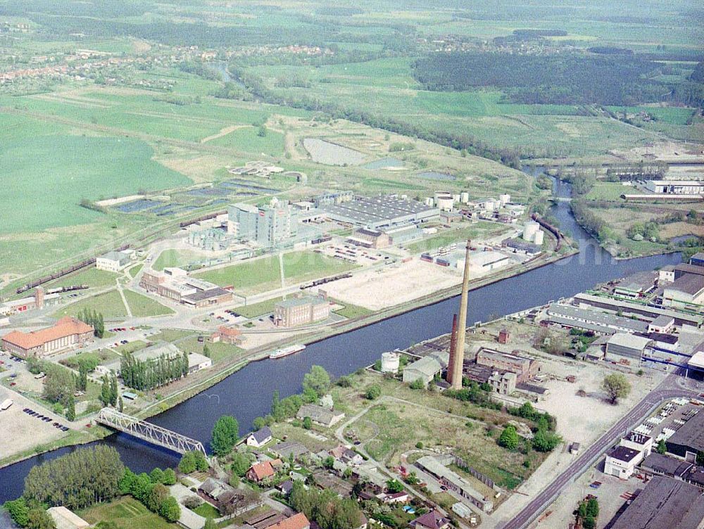 Genthin from the bird's eye view: Elbe - Havel - Kanal in Genthin mit dem Henkel - Waschmittelwerk.