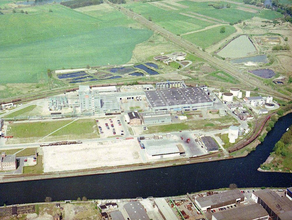 Aerial photograph Genthin - Elbe - Havel - Kanal in Genthin mit dem Henkel - Waschmittelwerk.