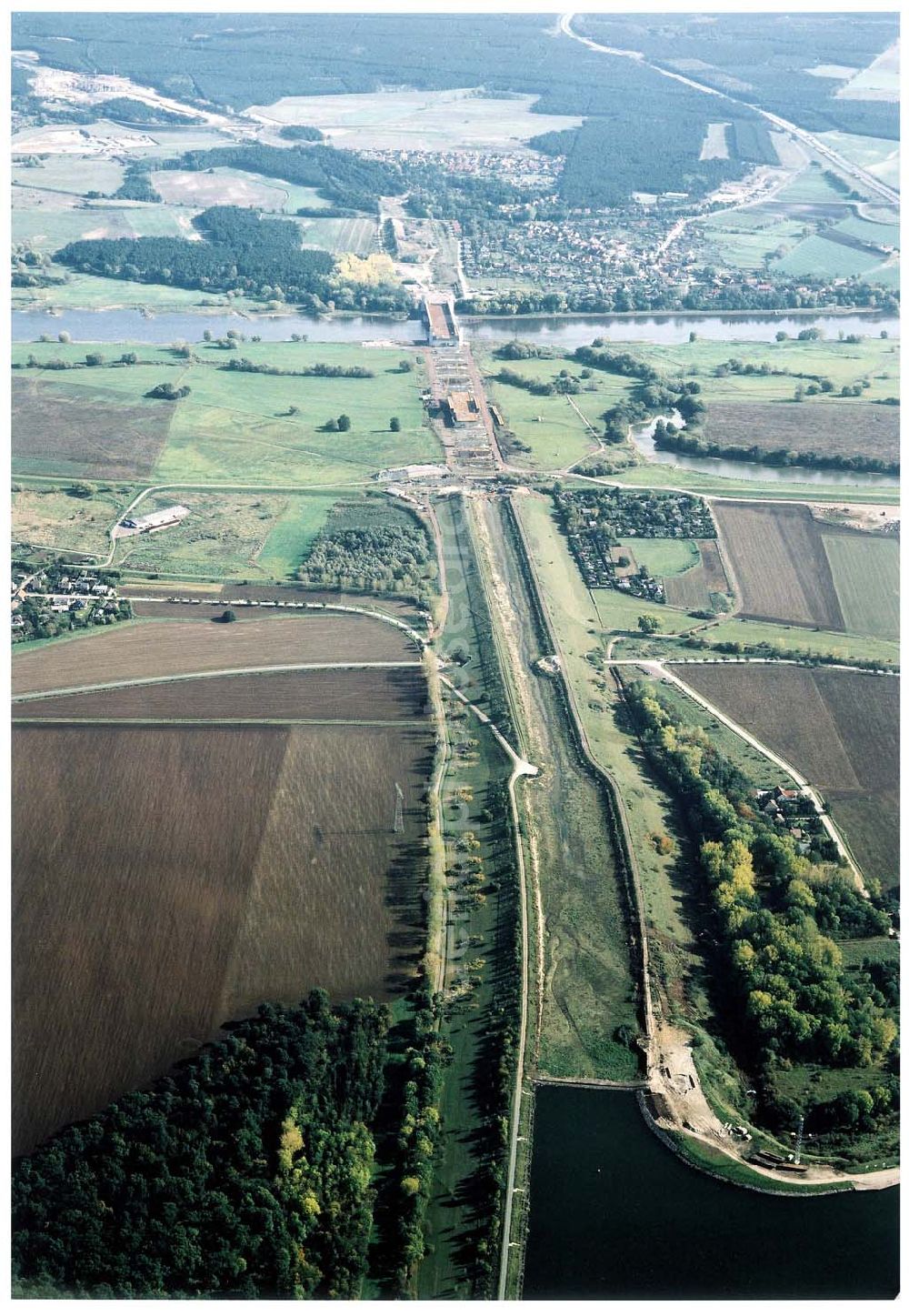 Aerial photograph Rothensee - Elbe - Havel - Kanal / Mittellandkanal am Wasserstraßenkreuz Magdeburg.