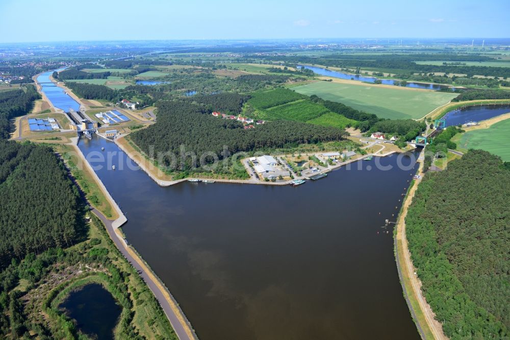 Burg (bei Magdeburg) from the bird's eye view: Course of the Elbe-Havel canal at the mouth of the Niegripp connecting canal and the double water lock Hohenwarte in Burg (bei Magdeburg) in the state Saxony-Anhalt