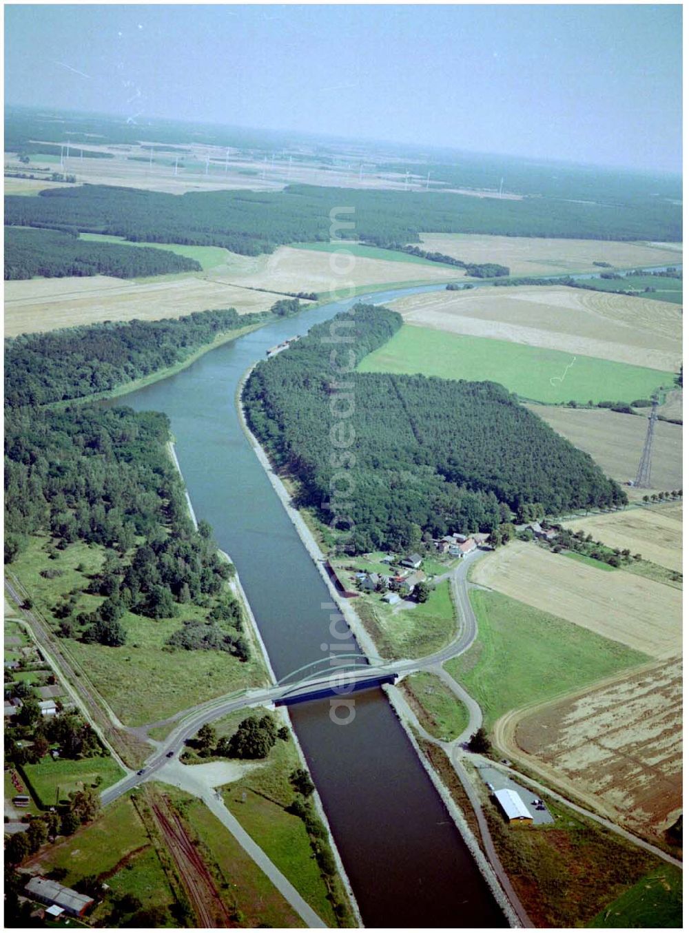 Aerial photograph Parey - 30.7.2004, Blick auf den Elbe-Havel Kanal nahe Parey