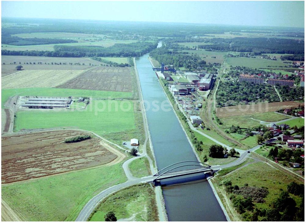 Parey from above - 30.7.2004, Blick auf den Elbe-Havel Kanal nahe Parey