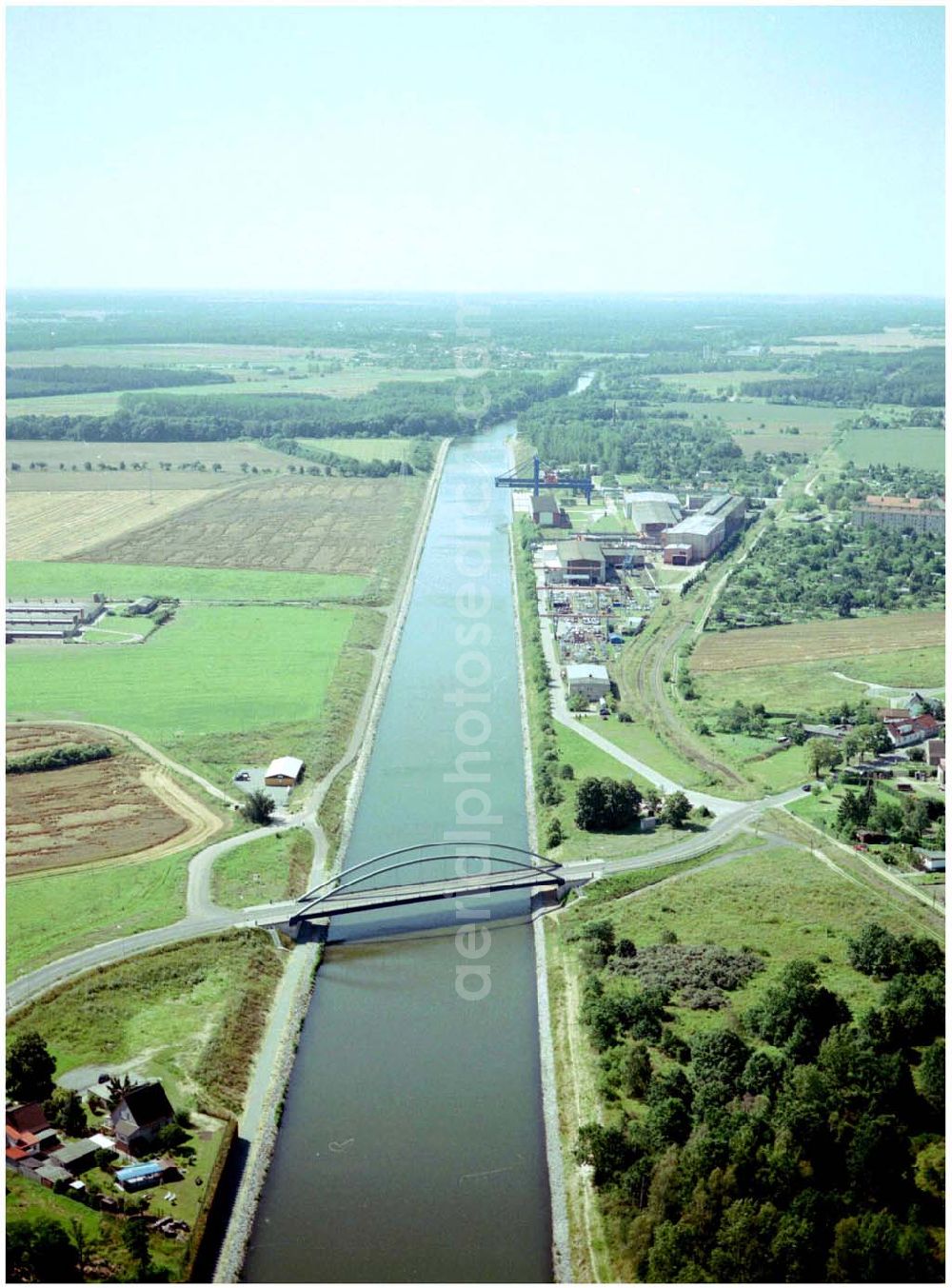 Parey from the bird's eye view: 30.7.2004, Blick auf den Elbe-Havel Kanal nahe Parey