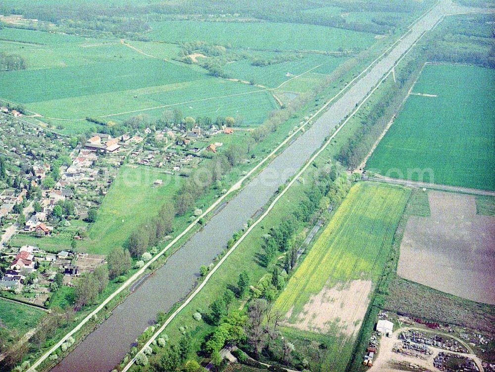 Aerial photograph Niegripp - Elbe - Havel - Kanal vor der Schleuse Niegripp am Wasserstraßenkreuz Magdeburg.