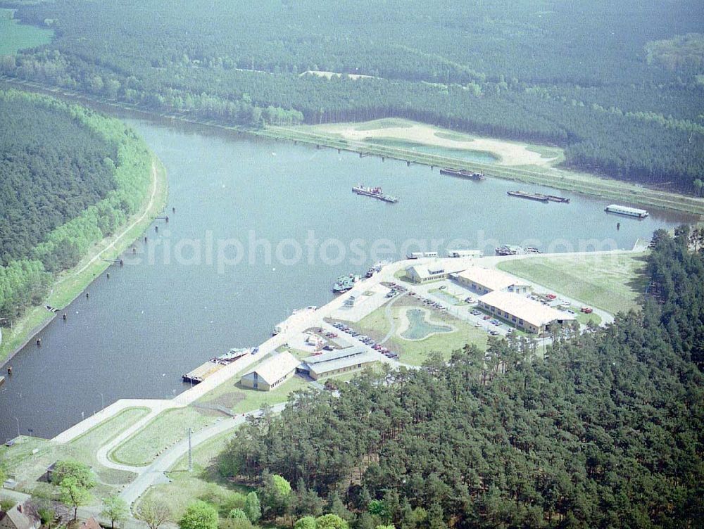 Niegripp from the bird's eye view: Elbe - Havel - Kanal vor der Schleuse Niegripp am Wasserstraßenkreuz Magdeburg.