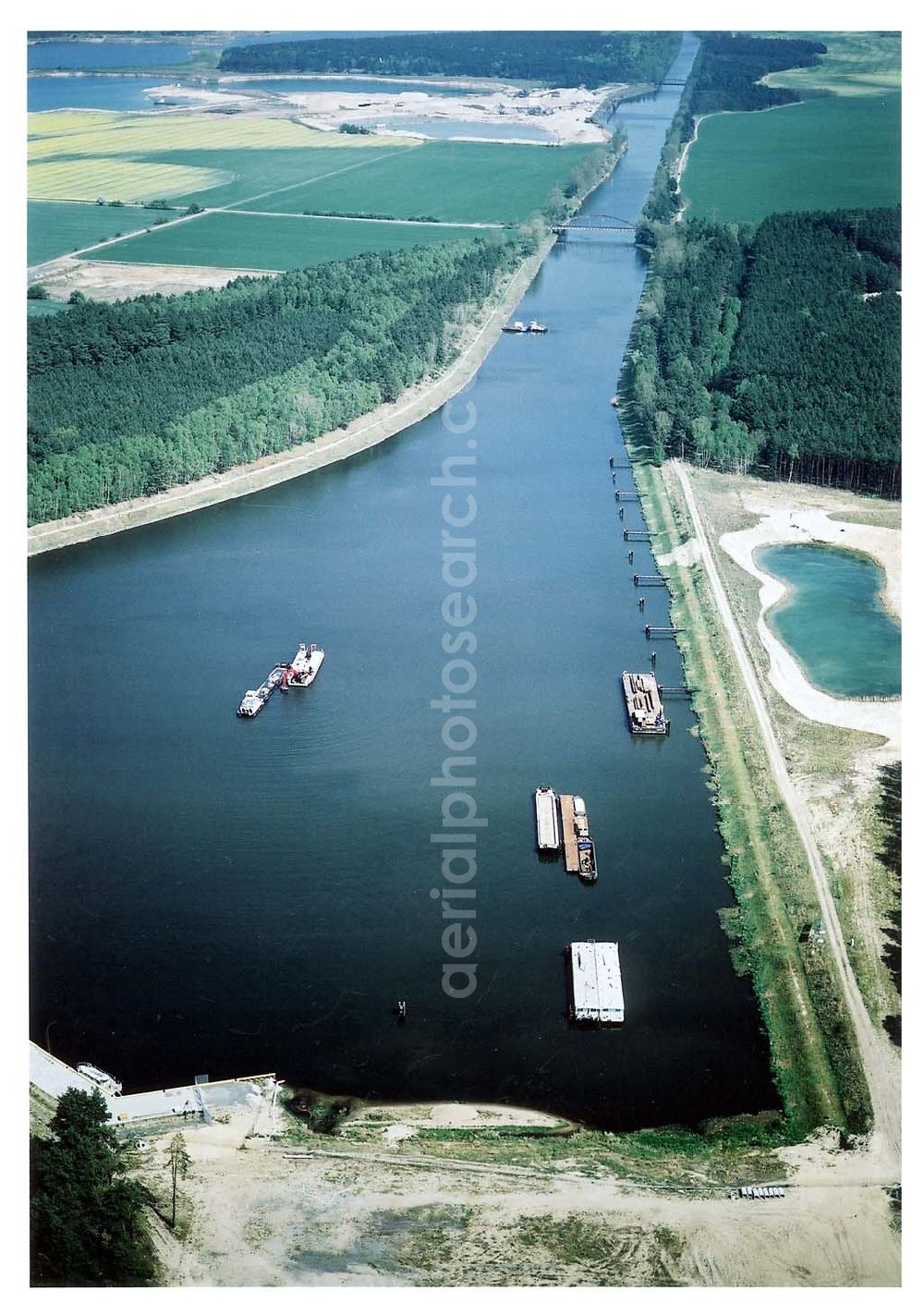 Aerial image Niegripp - Elbe - Havel - Kanal vor der Schleuse Niegripp am Wasserstraßenkreuz Magdeburg.