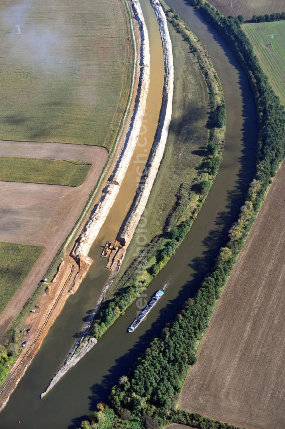 Genthin from the bird's eye view: Streckenausbau Elbe-Havel-Kanal zwischen Genthin und Seedorf in Sachsen-Anhalt. Ein Projekt des WSV, Wasser- und Schifffahrtsverwaltung des Bundes. Extension of the waterway line Elbe-Havel-Canal among Genthin and Seedorf, Saxony-Anhalt.