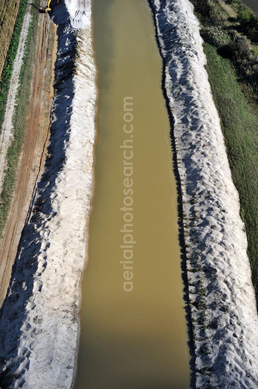 Aerial image Genthin - Streckenausbau Elbe-Havel-Kanal zwischen Genthin und Seedorf in Sachsen-Anhalt. Ein Projekt des WSV, Wasser- und Schifffahrtsverwaltung des Bundes. Extension of the waterway line Elbe-Havel-Canal among Genthin and Seedorf, Saxony-Anhalt.