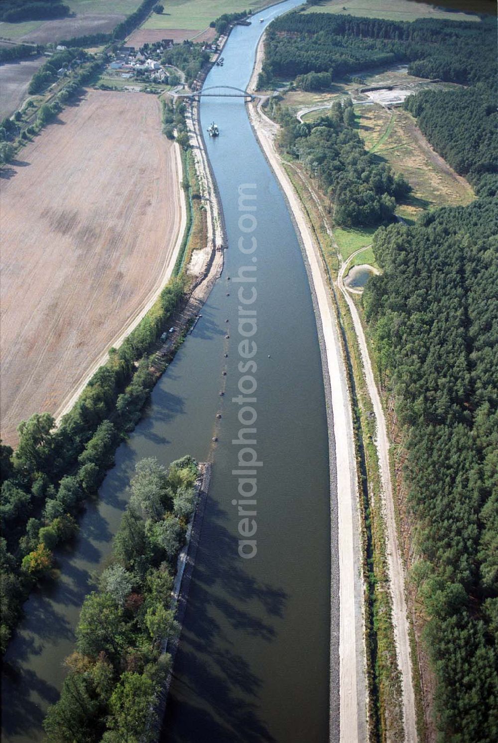 Genthin from the bird's eye view: Blick auf den Elbe-Havel-Kanal westlich von Genthin.